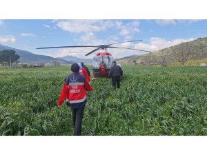 Helikopter tarlaya indi, doktorlar 2 saat mücadele etti, işçi kurtarılamadı