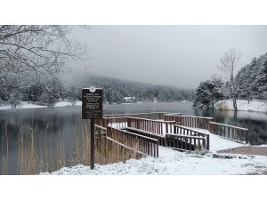 Gölcük Tabiat Parkı beyaz örtüyle kaplandı