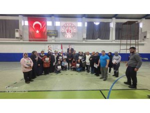 2,5 saatte binden fazla ürünü satarak gelirini depremzedelere bağışlayan kadınlara teşekkür belgesi