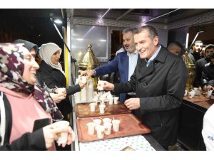 Zeytinburnu’nda iftarda çorba, yatsıda salep ikramı