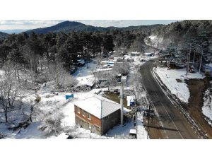 Kazdağları’nda sürpriz kar yağışı