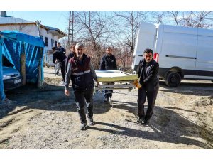 Van’da yatağa tabi vatandaşlara hasta yatağı hediye edildi