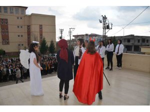 Silopi’de ‘Okulda Bir Gün’ adlı tiyatro gösterimi sahnelendi