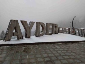 Ayder Yaylası ilkbaharda beyaza büründü