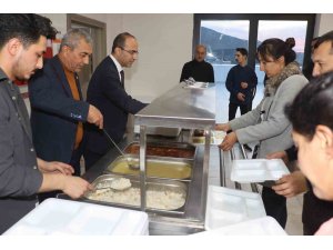 Kaymakam Tepeli ve Başkan Kaplan depremzedeler ile iftarda buluştu