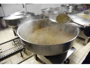 Bilecik Belediyesi Ramazanda evlere sıcak yemek dağıtıyor