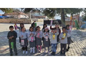 Kuşların yuvalarını minikler yaptı