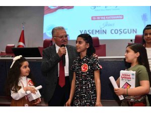 Başkan Büyükkılıç, İstiklal Marşı’na ses veren İstikbali tebrik etti