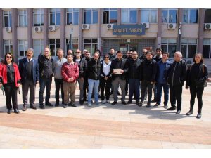 Gazeteciler adliye önündeki saldırıyı kınadı