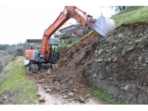 Efeler’den heyelan riskine anında müdahale