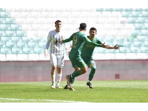 TFF 2. Lig: Bursaspor: 3 - Bayburt Özel İdare Spor: 1