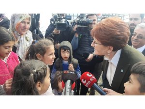 İYİ Parti Genel Başkanı Akşener, çadır kentlerde vatandaşların sorunlarını dinledi