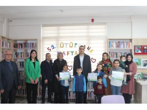 Domaniç’te en çok kitap okuyan öğrenciler ödüllendirildi