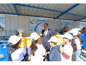 Başkan Örki çocuklara geri dönüşümü anlattı