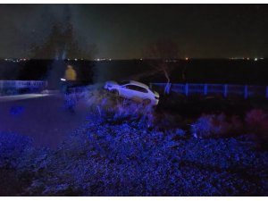 Kontrolden çıkan otomobil şarampole devrildi: 2 yaralı