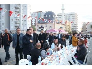Başkan Yücel, vatandaşlarla iftarda buluştu