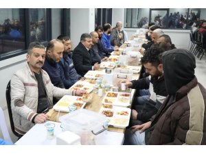 Vali Atay işçilerle iftar açtı