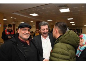 Vali Tavlı depremzedeler ile iftarda bir araya geldi