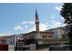 Giresun’da yapımı süren taş cami geleneksel ve yöresel mimarinin izlerini taşıyor