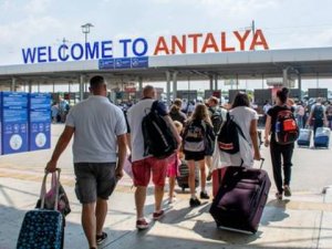 Antalya geçen yılın rekorunu kırdı... 4 ayda 1 milyon turist geldi
