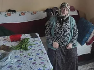 Hırsızlar yaşlı kadının evine girdi: Evde çalacak bir şey bulamayınca…