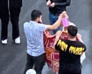 Ankara'da bir kişi arkadaşlık teklifini kabul etmeyen genç kadının yüzüne kezzap attı