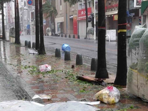 Japonya'nın Okinawa kıyılarını vuran Khanun Tayfunu'nda bir kişi daha hayatını kaybetti