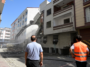 Esenyurt'ta riskli olduğu tespit edilen 5 katlı binanın yıkımı gerçekleştirildi