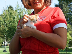 Antalyaspor, kırmızı formasını sokak hayvanlarına adadı