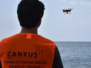 Antalya'da cankurtaran dron Alman turisti kurtardı