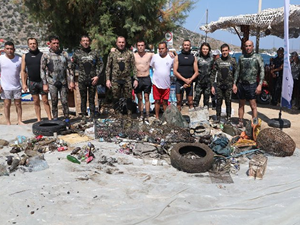 Gümüşlük'te deniz dibi temizliği yapıldı
