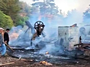 Denizli'de marangoz atölyesinde yangın! Çevredeki binalara sıçradı