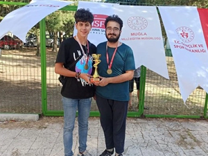 Erzurumlu gençler, geliştirdikleri roketle Türkiye şampiyonu oldu