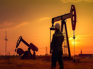 Petrol piyasasında yatırım satrancı uzuyor