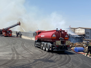 Ankara'da atık kağıt geri dönüşüm fabrikasında yangın çıktı