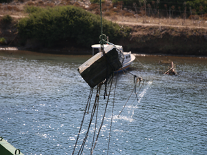 Bodrum'da dalgıçlar deniz dibinden 20 tona yakın tonoz ve çapa çıkardı