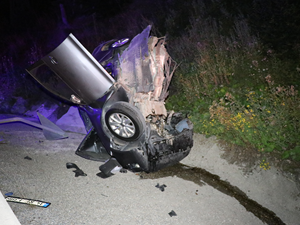 Bolu'da bariyere çarparak ikiye bölünen otomobildeki 1 kişi öldü, 1 kişi yaralandı