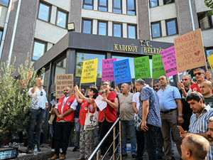 Kadıköy Belediyesinde çalışan işçiler, yarım günlük iş bırakma eylemi yaptı