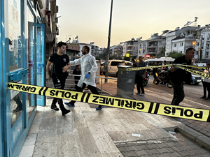 Antalya'da bir kişi tartıştığı eşini bıçaklayarak öldürdü