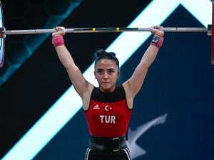 Milli halterci Cansu Bektaş dünya üçüncüsü