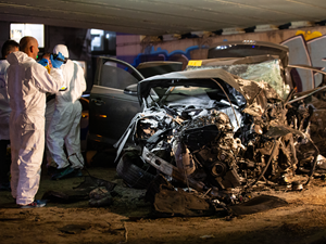 Bahçelievler'de köprü duvarına çarpan otomobildeki 4 kişi öldü