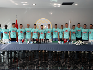 Çaykur Rizespor'da yeni transferler tanıtıldı