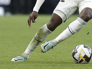 Real Madrid ligdeki ilk yenilgisini derbi maçında aldı