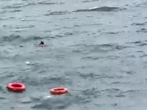 İstanbul'da vapurdan denize düşen kadın kurtarıldı