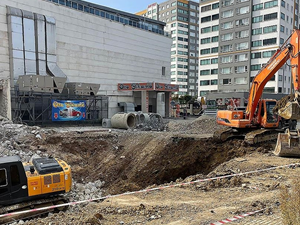 Ankara'da 11 katlı binanın açık otoparkı çöktü