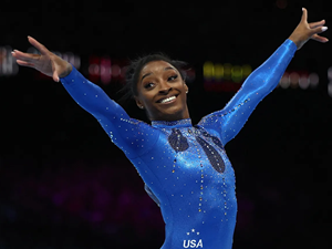 ABD'li sporcu Simone Biles, cimnastiğe altın madalyayla döndü