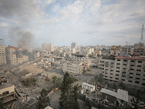 İsrail savaş uçakları, Rimal başta olmak üzere Gazze'nin birçok mahallesini enkaza çevirdi