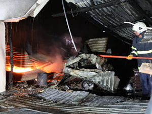 Malatya'da ailesiyle tartışan kişi evini ateşe verdi