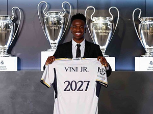 Real Madrid, Vinicius Junior'un sözleşmesini 2027'ye kadar uzattı