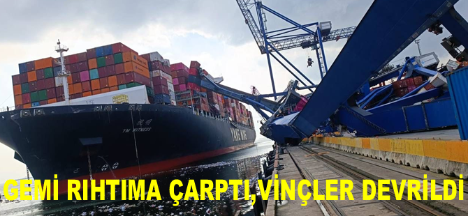 Gemi rıhtıma çarptı, vinçler devrildi
